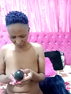 SexyBootie online show from 12/18/25, 09:32