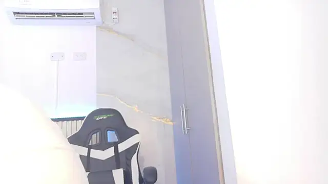 Sammy Lovee online show from 09/19/25, 07:25