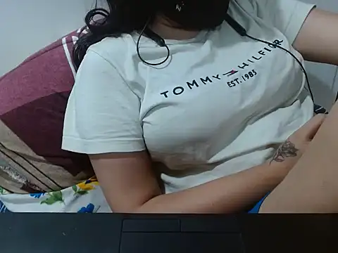 Snapshot of Nataliya_Singh chatting on 03/03/26, 02:01 Nataliya Singh online show from 03/03/26, 02:01