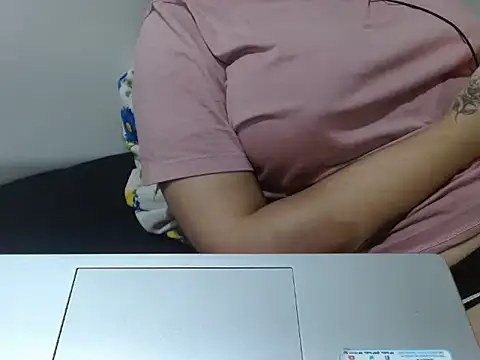 Snapshot of Nataliya_Singh chatting on 04/15/26, 06:04 Nataliya Singh online show from 04/15/26, 06:04