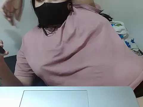 Snapshot of Nataliya_Singh chatting on 04/15/26, 07:58 Nataliya Singh online show from 04/15/26, 07:58