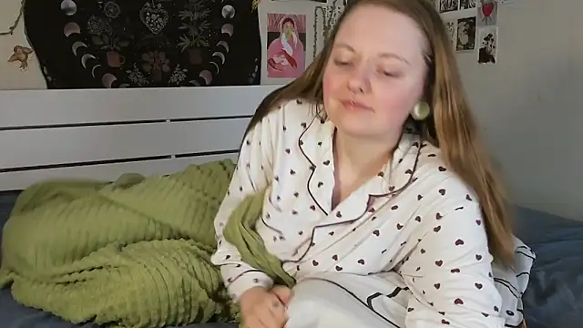 Snapshot of WonderConnie1 chatting on 09/15/25, 04:45 WonderConnie1 online show from 09/15/25, 04:45