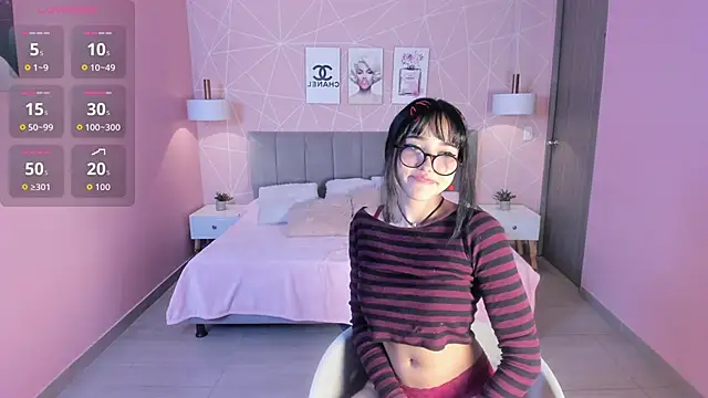 Snapshot of ela_petit chatting on 10/04/25, 12:58 ela petit online show from 10/04/25, 12:58