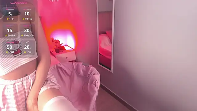 Snapshot of ela_petit chatting on 10/21/25, 08:53 ela petit online show from 10/21/25, 08:53