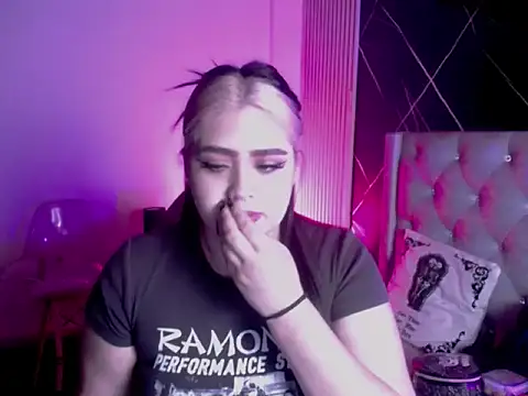 im bunny   online show from 11/13/25, 11:31