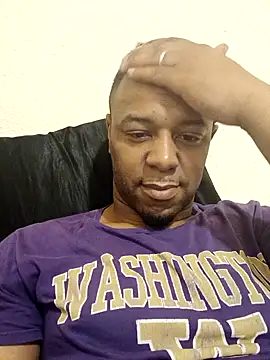 Snapshot of MrHandsome87 chatting on 12/23/25, 12:41 MrHandsome87 online show from 12/23/25, 12:41