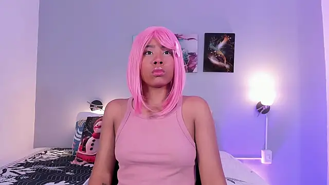 Snapshot of SophieW1 chatting on 11/10/25, 12:26 SophieW1 online show from 11/10/25, 12:26