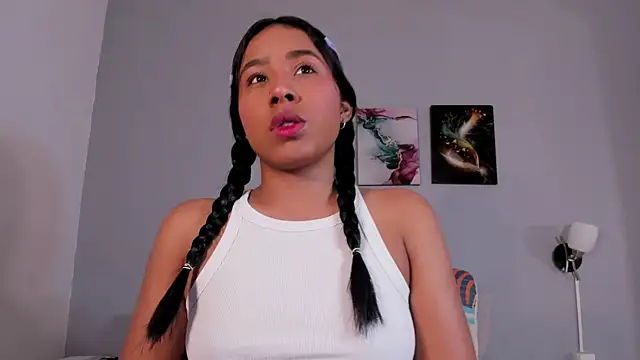 Snapshot of SophieW1 chatting on 11/14/25, 12:15 SophieW1 online show from 11/14/25, 12:15