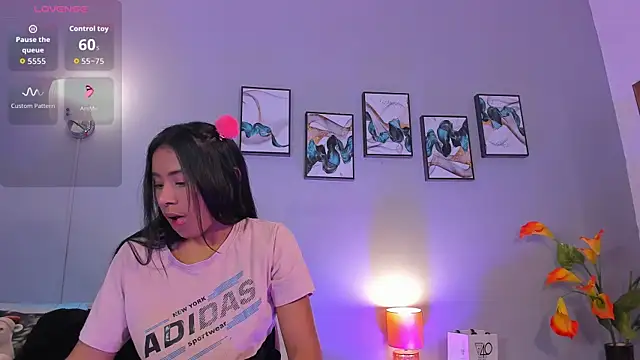 Snapshot of SophieW1 chatting on 11/24/25, 12:16 SophieW1 online show from 11/24/25, 12:16