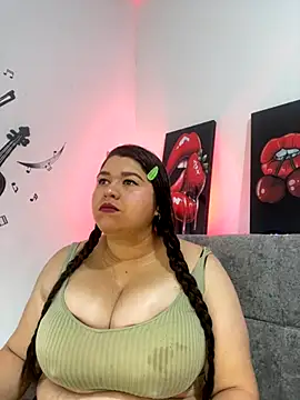 Snapshot of SafiroFer chatting on 10/15/25, 09:04 SafiroFer online show from 10/15/25, 09:04