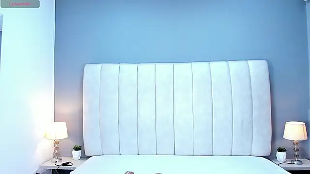 Snapshot of ScarletStarr chatting on 11/15/25, 03:48 ScarletStarr online show from 11/15/25, 03:48