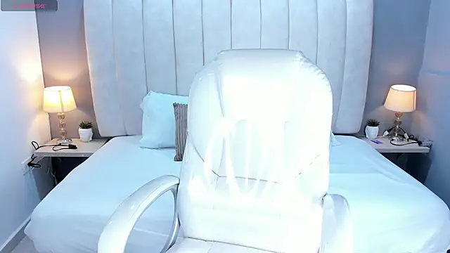 Snapshot of ScarletStarr chatting on 11/19/25, 04:12 ScarletStarr online show from 11/19/25, 04:12