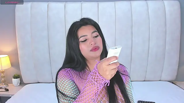 Snapshot of ScarletStarr chatting on 11/21/25, 04:33 ScarletStarr online show from 11/21/25, 04:33