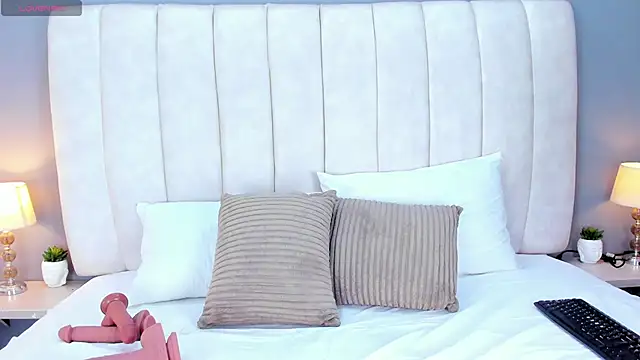 Snapshot of ScarletStarr chatting on 12/02/25, 04:07 ScarletStarr online show from 12/02/25, 04:07