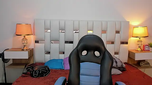 iamCharlotte19 online show from 07/17/26, 07:52