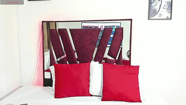 Snapshot of ReginaRosetti chatting on 10/16/25, 07:37 ReginaRosetti online show from 10/16/25, 07:37