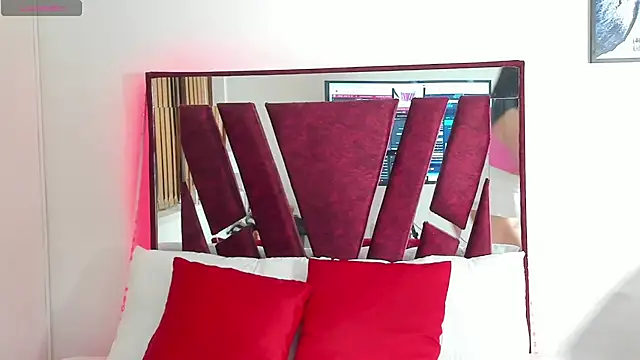 Snapshot of ReginaRosetti chatting on 10/29/25, 07:15 ReginaRosetti online show from 10/29/25, 07:15