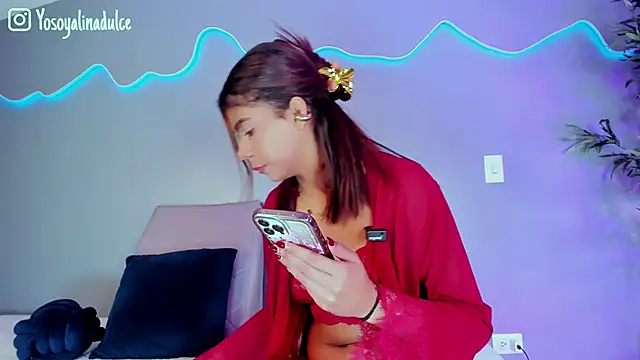 Snapshot of AlinaSweett_ chatting on 09/22/25, 01:35 AlinaSweett online show from 09/22/25, 01:35