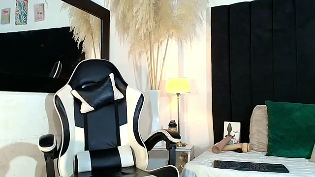 MaicolParker  online show from 06/24/26, 01:10