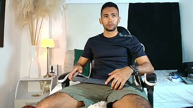 MaicolParker  online show from 06/26/26, 12:42