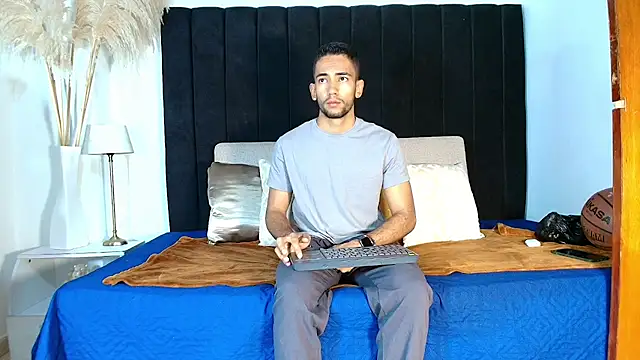 MaicolParker  online show from 07/25/26, 12:14