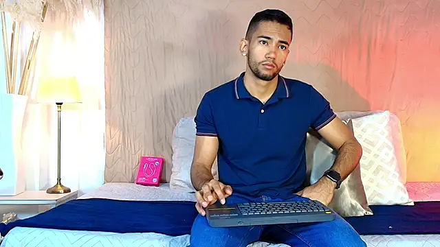 MaicolParker  online show from 08/07/26, 12:07