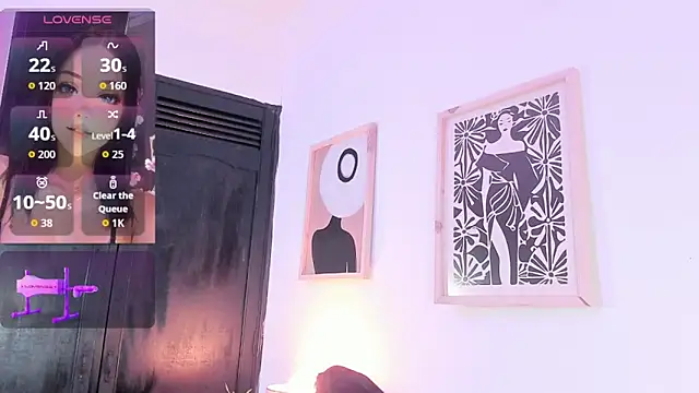 Snapshot of valentinna_montess chatting on 10/29/25, 01:24 valentinna montess online show from 10/29/25, 01:24