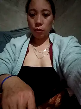 Snapshot of Phuong_xxx chatting on 12/14/25, 03:06 Phuong xxx online show from 12/14/25, 03:06