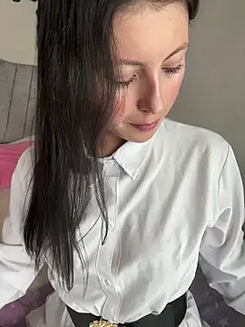 Mia salinass online show from 02/16/26, 04:47