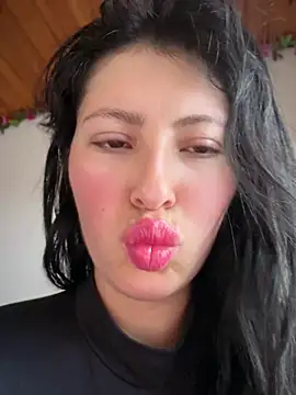 Mia salinass online show from 06/19/26, 07:17