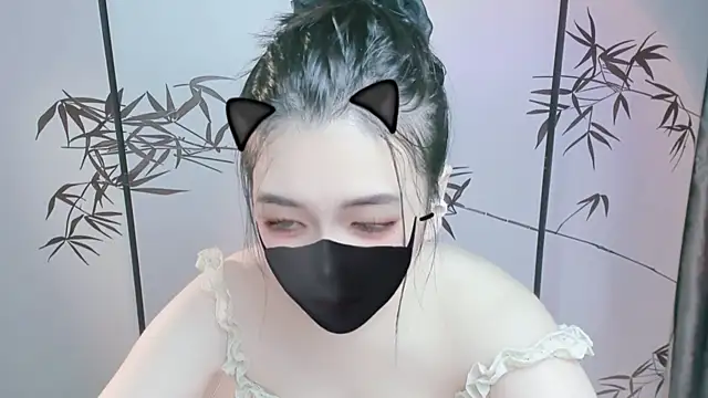 Snapshot of Sparkly_Candy chatting on 11/01/25, 12:56 Sparkly Candy online show from 11/01/25, 12:56