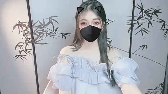 Snapshot of Sparkly_Candy chatting on 11/04/25, 10:42 Sparkly Candy online show from 11/04/25, 10:42