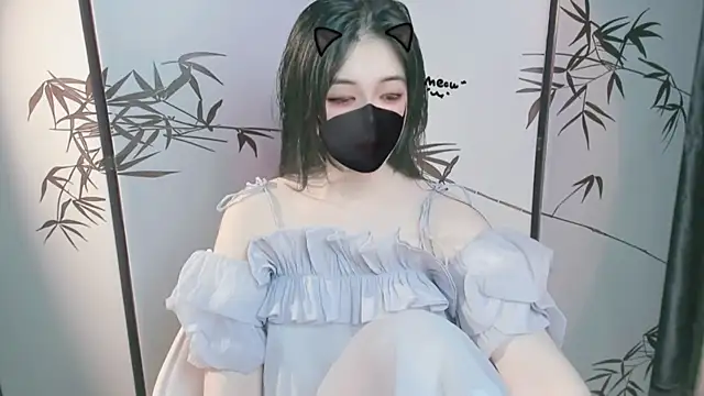 Snapshot of Sparkly_Candy chatting on 11/08/25, 02:34 Sparkly Candy online show from 11/08/25, 02:34