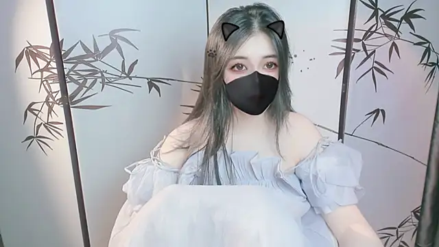 Snapshot of Sparkly_Candy chatting on 11/08/25, 02:39 Sparkly Candy online show from 11/08/25, 02:39