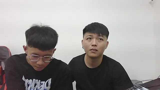 zhu000000 online show from 04/12/26, 07:35