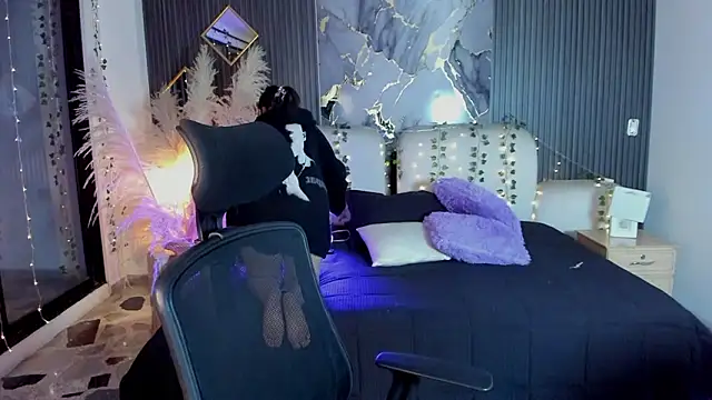 SarahCastro1  online show from 02/25/26, 04:00