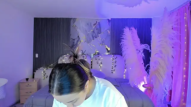 SarahCastro1  online show from 04/02/26, 04:21