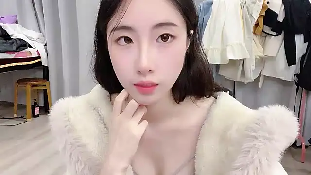 Snapshot of Freya7777 chatting on 10/12/25, 01:43 Freya7777 online show from 10/12/25, 01:43