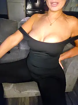 KissMeKylie online show from 12/17/25, 11:11