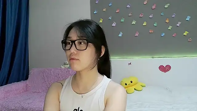 Snapshot of RoxysinX chatting on 09/30/25, 05:07 RoxysinX online show from 09/30/25, 05:07