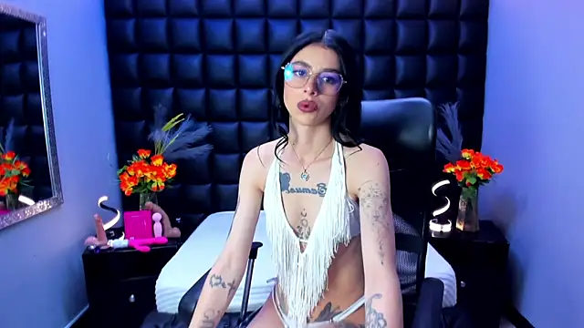 Dulce Miaa  online show from 06/17/26, 06:09