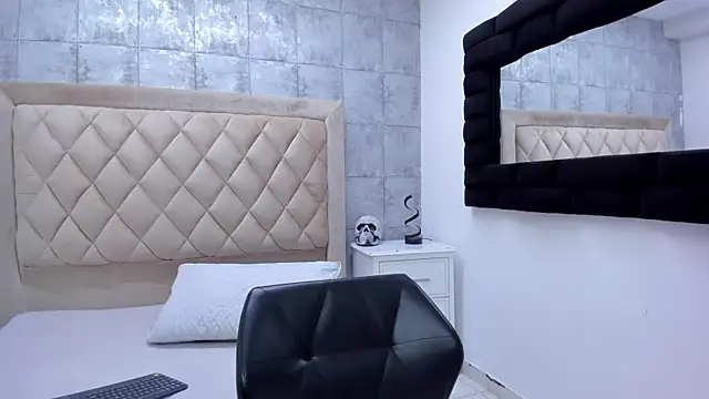 RoxanneStorm  online show from 11/11/25, 12:49