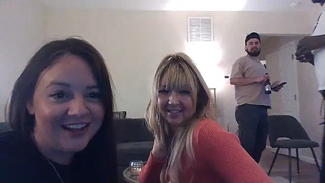 Snapshot of princessveexo chatting on 10/12/25, 08:02 princessveexo online show from 10/12/25, 08:02