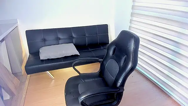 Snapshot of im_jero chatting on 11/26/25, 10:22 im jero online show from 11/26/25, 10:22