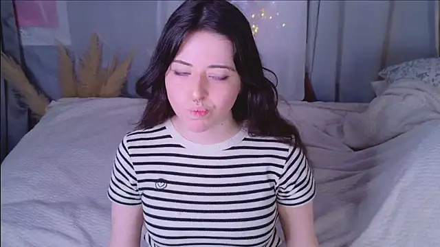 SoftAmora online show from 01/10/26, 06:48