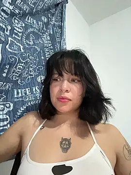 Snapshot of aliciia_23 chatting on 10/26/25, 10:36 aliciia 23 online show from 10/26/25, 10:36