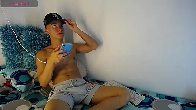 Snapshot of babyandy_x chatting on 09/22/25, 09:06 babyandy x online show from 09/22/25, 09:06