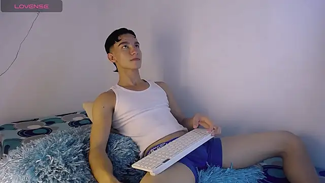 Snapshot of babyandy_x chatting on 11/18/25, 11:26 babyandy x online show from 11/18/25, 11:26