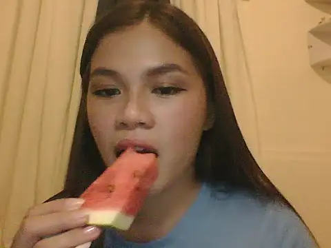 Snapshot of Zachariah_05 chatting on 06/15/26, 10:39 Zachariah 05 online show from 06/15/26, 10:39