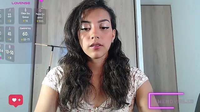 Snapshot of WendySuns_ chatting on 09/19/25, 07:25 WendySuns online show from 09/19/25, 07:25